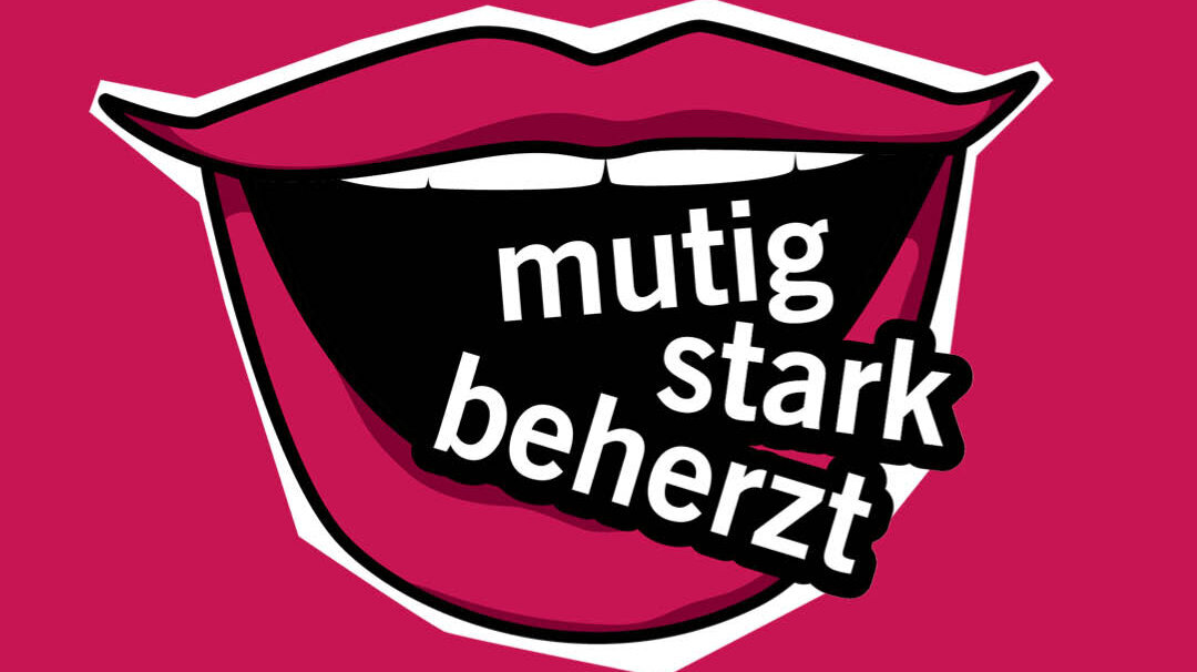 Ein roter Mund aus dem die Worte "mutig, stark, beherzt" kommen.