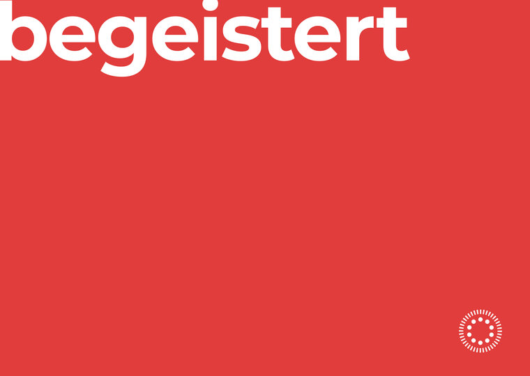 Rote Karte mit der Aufschrift "begeistert"