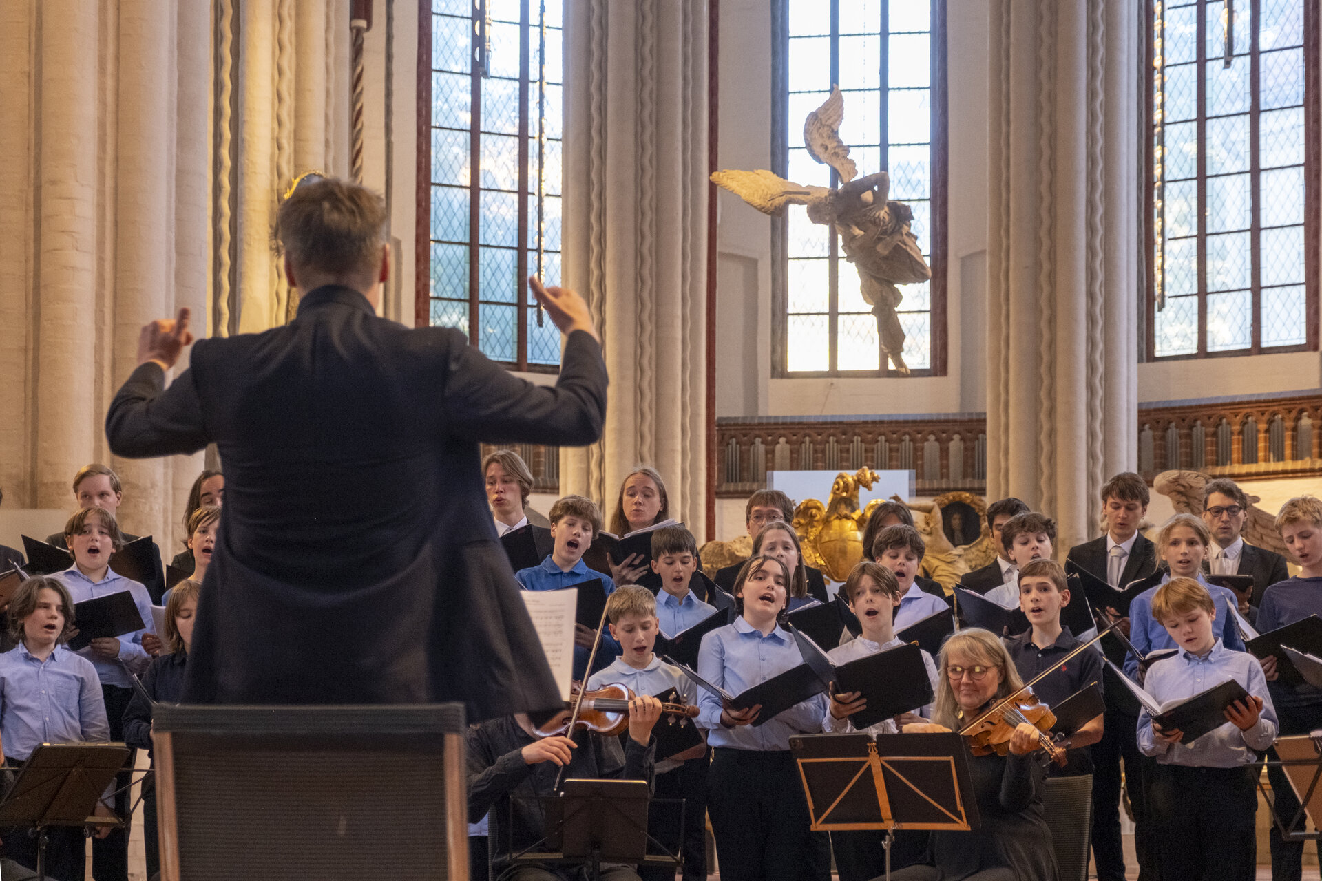 Ein Chor in einer Kirche.